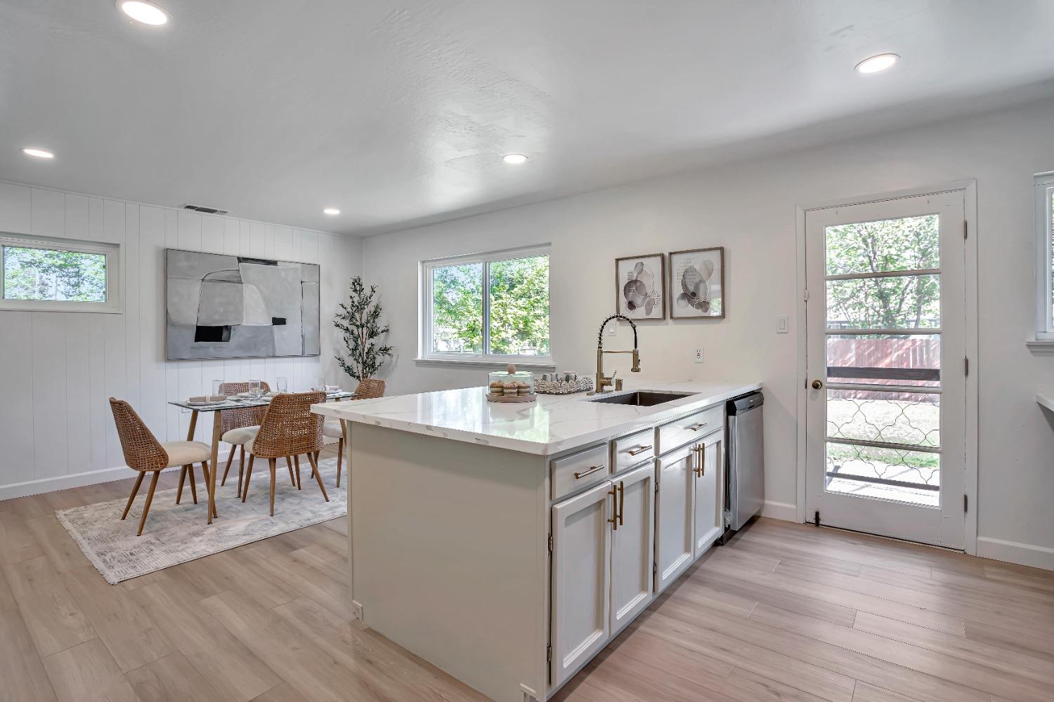 Detail Gallery Image 10 of 30 For 2221 67th Ave, Sacramento,  CA 95822 - 3 Beds | 2 Baths