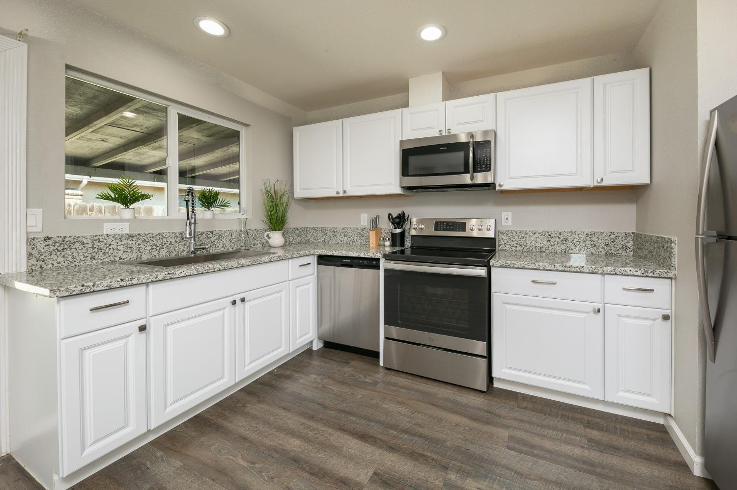 Detail Gallery Image 12 of 36 For 481 Seville Way, Manteca,  CA 95336 - 3 Beds | 2 Baths