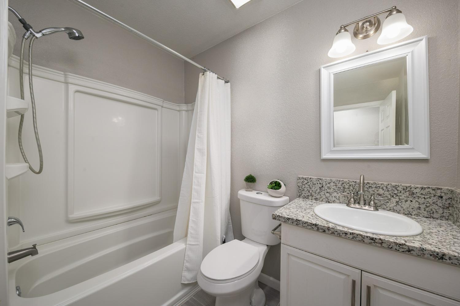 Detail Gallery Image 15 of 36 For 481 Seville Way, Manteca,  CA 95336 - 3 Beds | 2 Baths