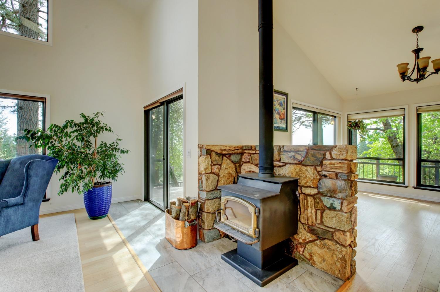 Detail Gallery Image 12 of 98 For 14158 Gochine Dr, Nevada City,  CA 95959 - 3 Beds | 2/1 Baths