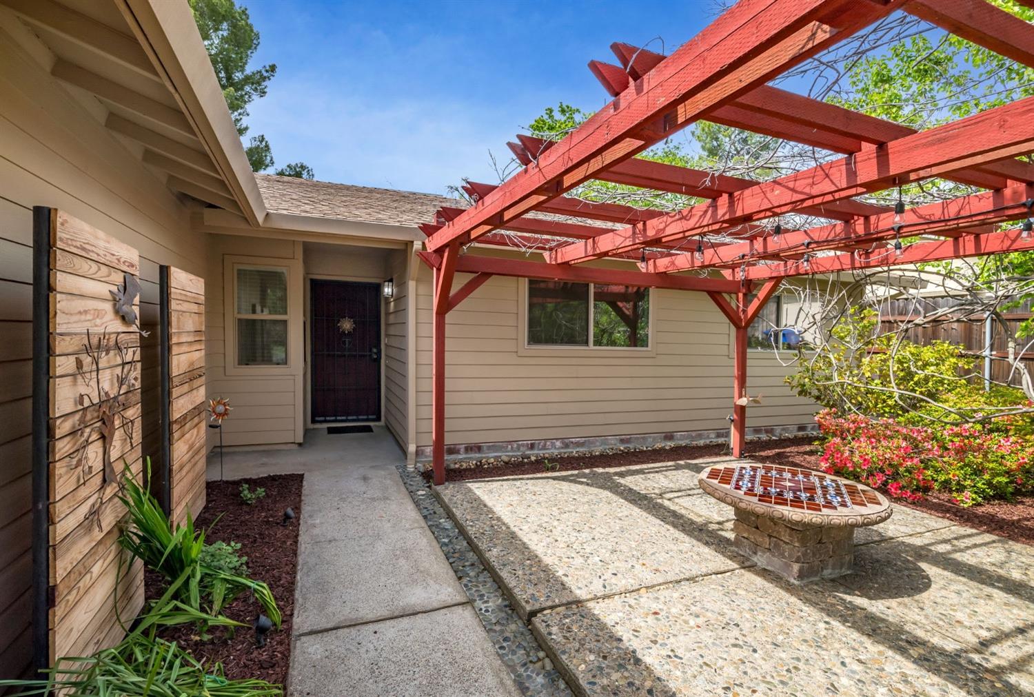 Detail Gallery Image 3 of 27 For 194 Briarcliff Dr, Folsom,  CA 95630 - 3 Beds | 2 Baths