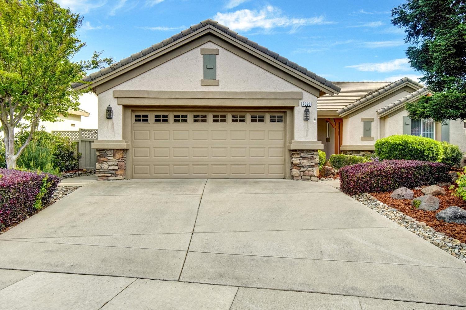 Detail Gallery Image 2 of 45 For 7096 Mule Team Way, Roseville,  CA 95747 - 2 Beds | 2 Baths