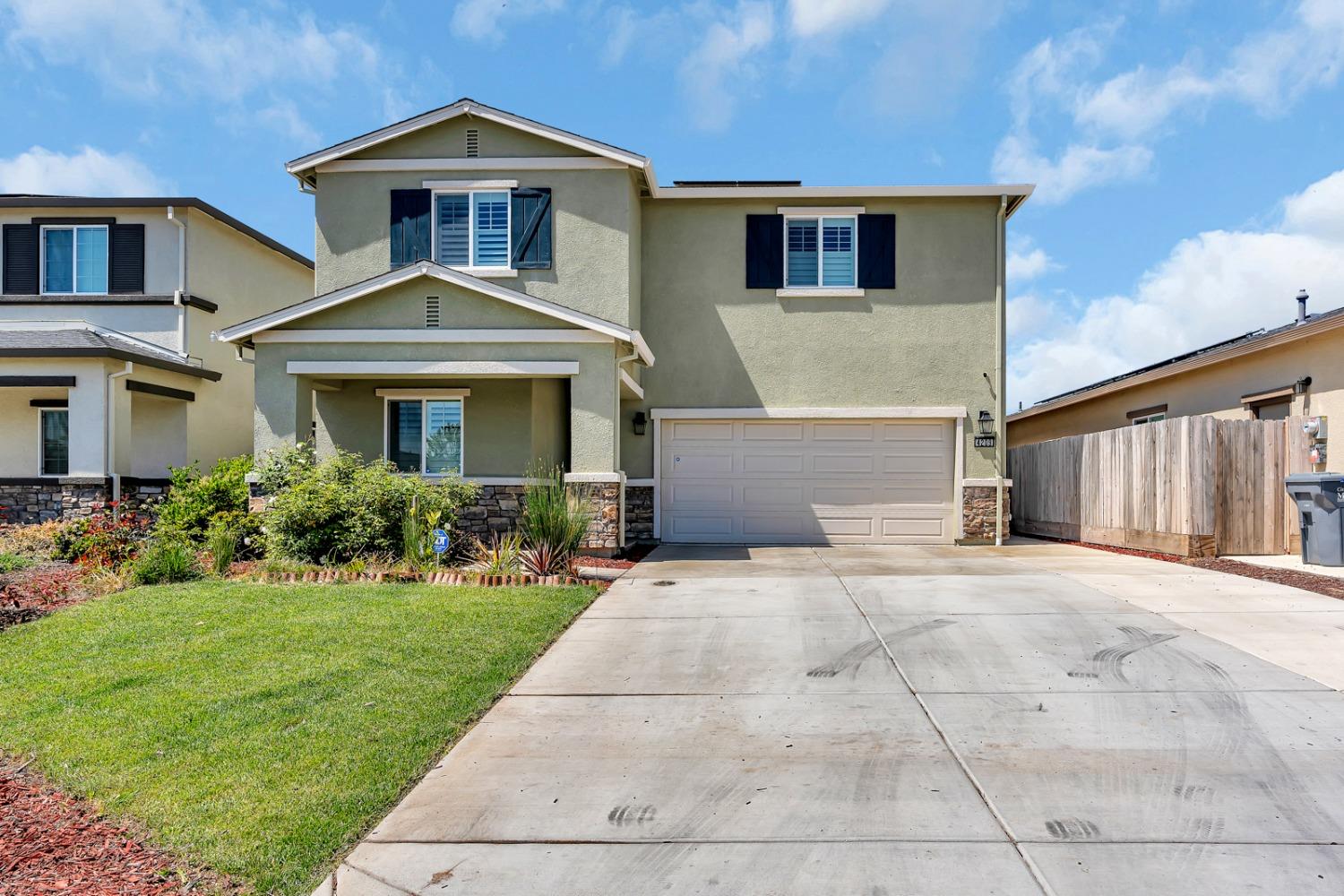 Detail Gallery Image 1 of 42 For 4209 Candle Ct, Merced,  CA 95348 - 5 Beds | 2/1 Baths