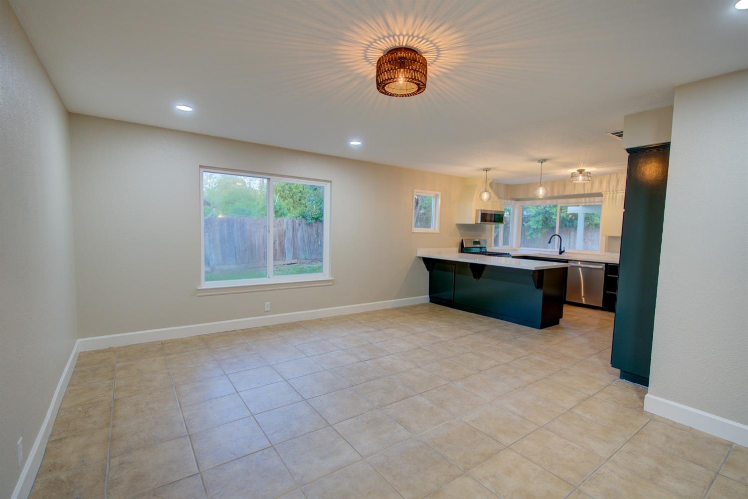 Detail Gallery Image 8 of 32 For 3215 Monte Vista Ct, Merced,  CA 95340 - 3 Beds | 2 Baths