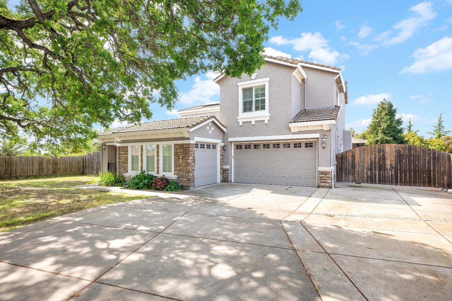 Photo of 8535 Parkwood Wy in Roseville, CA
