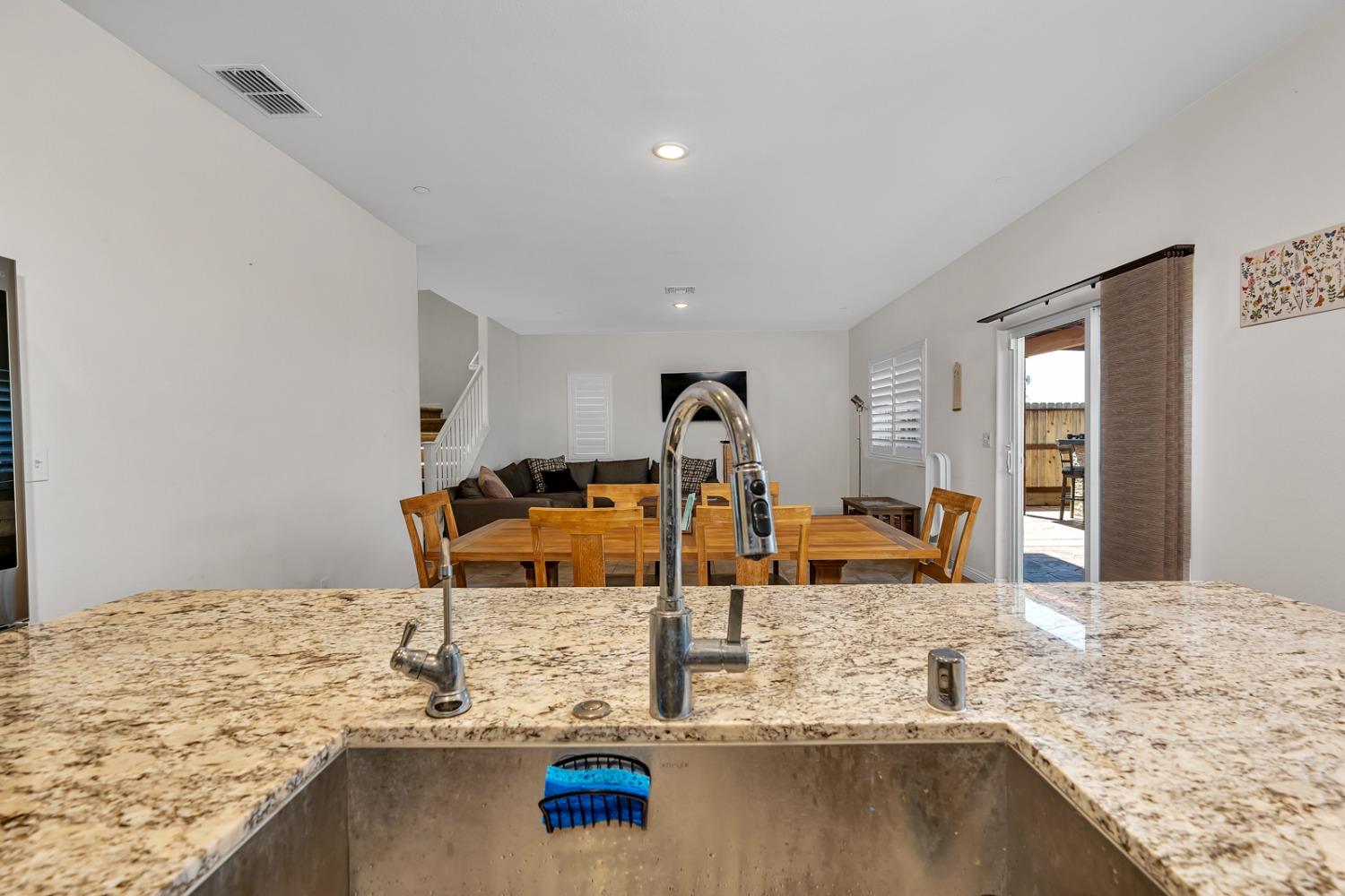 Detail Gallery Image 15 of 42 For 4209 Candle Ct, Merced,  CA 95348 - 5 Beds | 2/1 Baths