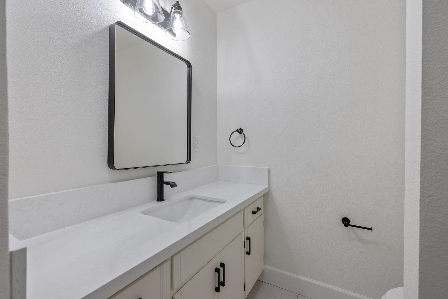 Detail Gallery Image 20 of 43 For 37 E Eden Ave, Fresno,  CA 93706 - 3 Beds | 1 Baths