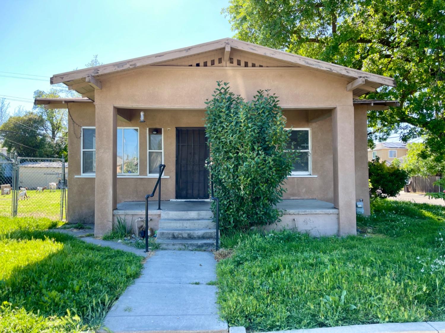 Photo of 1615 Palm Ave in Stockton, CA