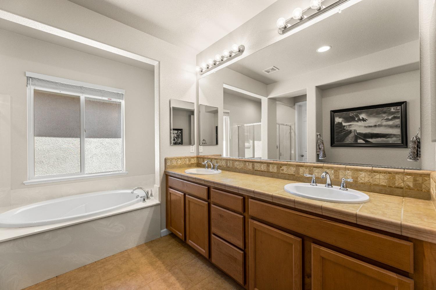 Detail Gallery Image 23 of 46 For 900 Campfire Cir, Rocklin,  CA 95765 - 4 Beds | 3/1 Baths