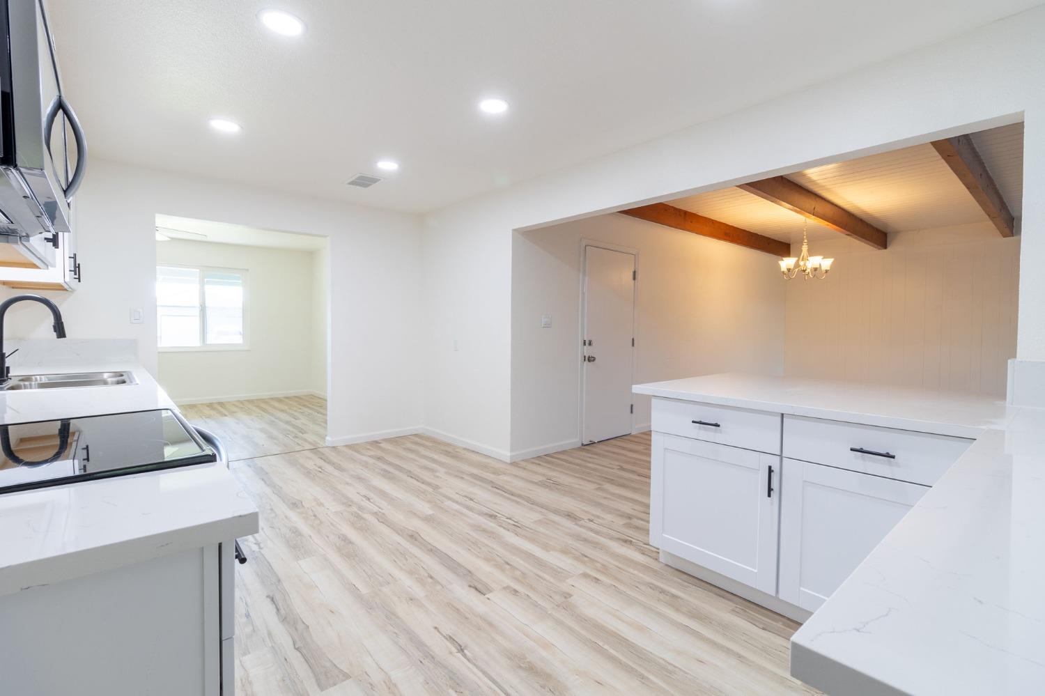 Detail Gallery Image 8 of 20 For 343 Cowell Ave, Manteca,  CA 95336 - 3 Beds | 2 Baths