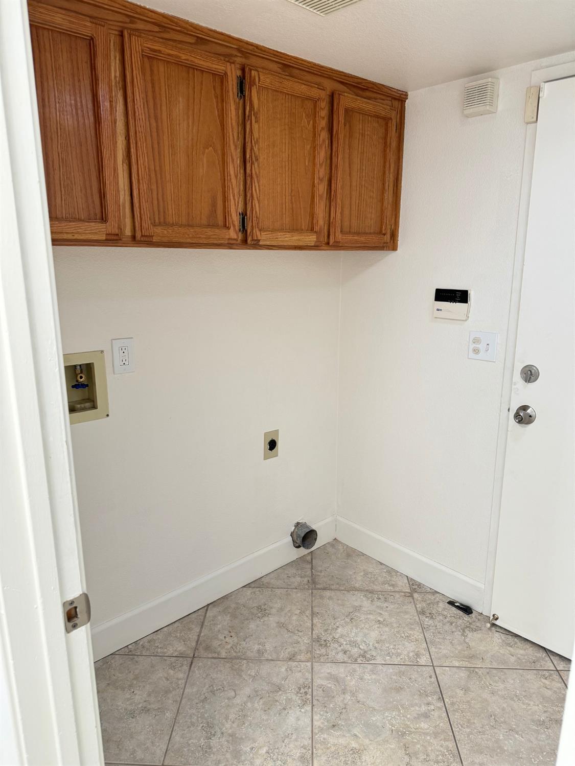 Detail Gallery Image 15 of 51 For 3117 Roan Ct, Antelope,  CA 95843 - 4 Beds | 2/1 Baths