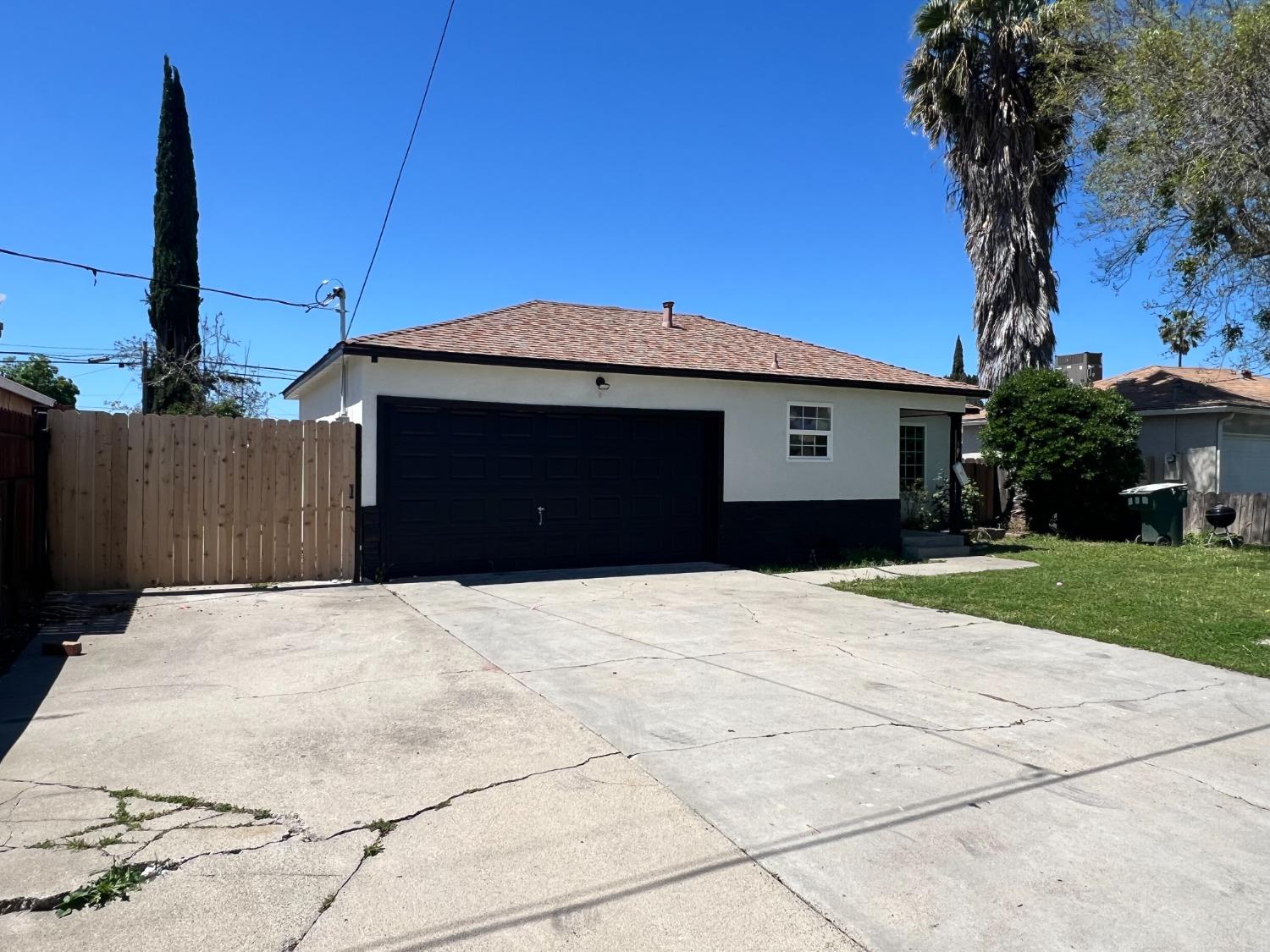 Photo of 2417 Louise Ave in Ceres, CA