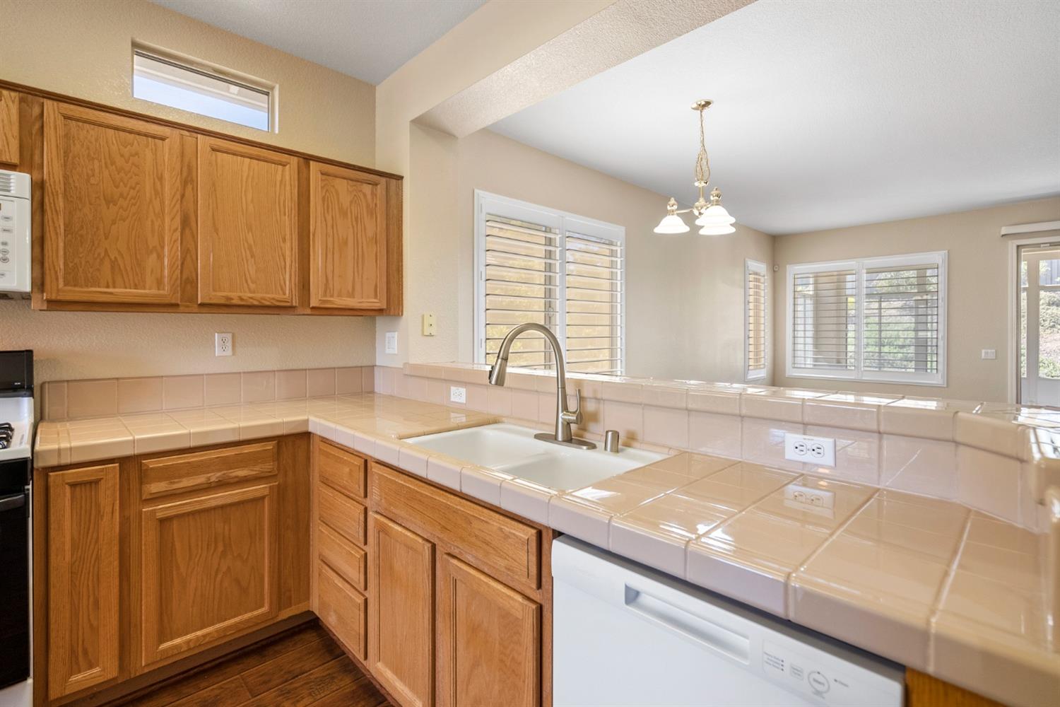 Detail Gallery Image 11 of 38 For 1635 Sweet Juliet Ln, Lincoln,  CA 95648 - 2 Beds | 2 Baths