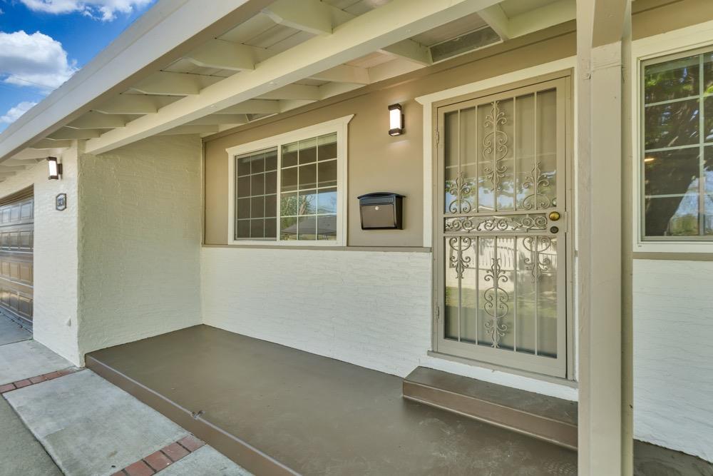 Detail Gallery Image 4 of 40 For 3836 45th St, Sacramento,  CA 95820 - 3 Beds | 2 Baths