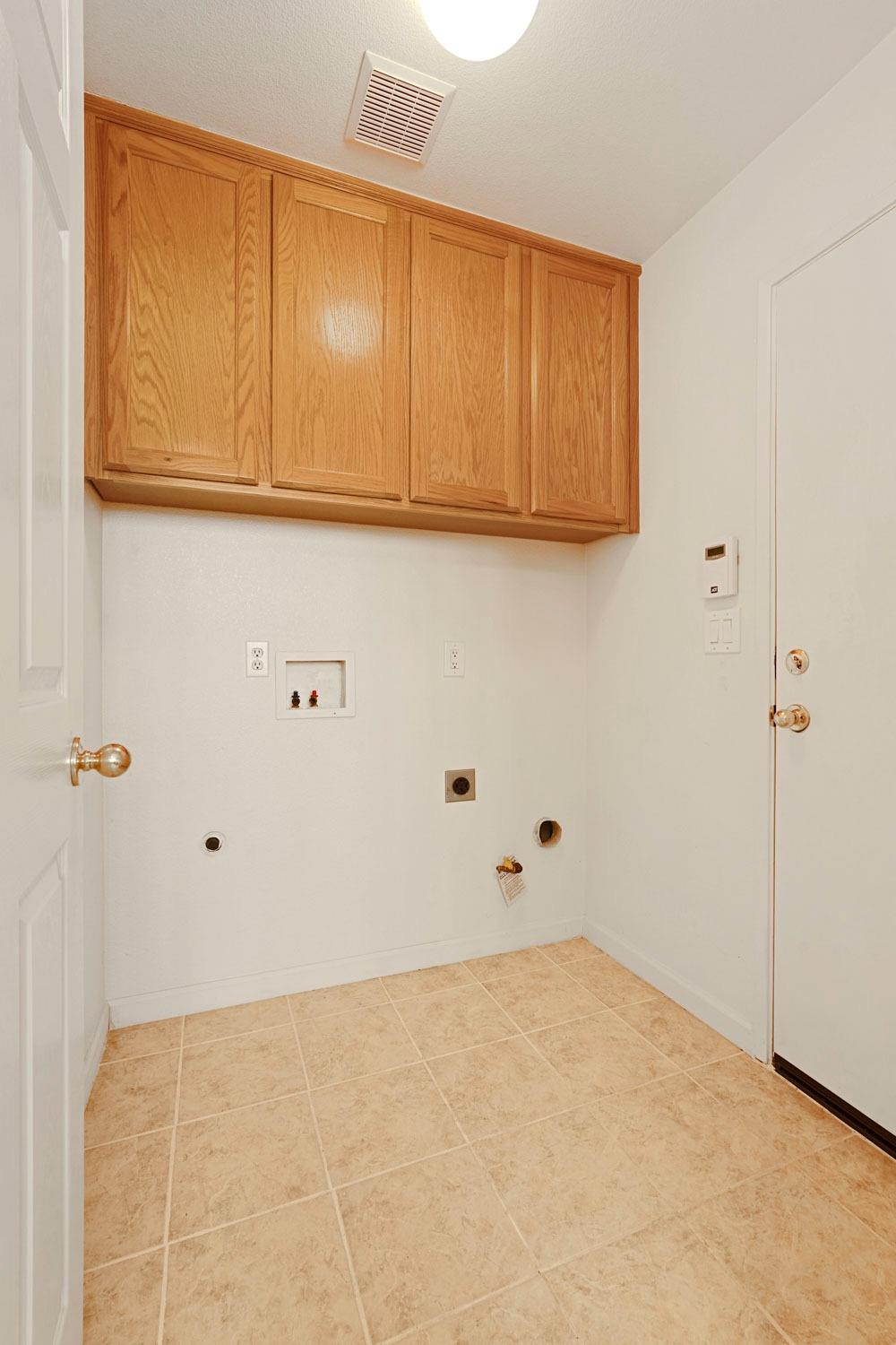 Detail Gallery Image 21 of 55 For 5505 Brook Falls Ct, Stockton,  CA 95219 - 4 Beds | 2/1 Baths