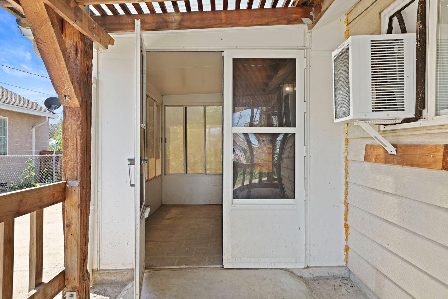 Detail Gallery Image 8 of 51 For 317 H St, Waterford,  CA 95386 - 2 Beds | 1 Baths