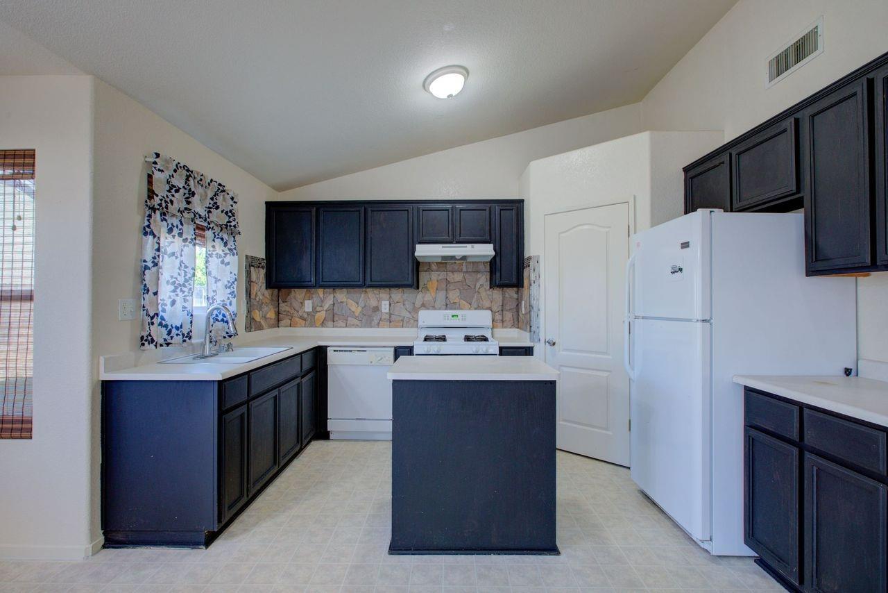 Detail Gallery Image 8 of 50 For 615 Fairmont Dr, Los Banos,  CA 93635 - 4 Beds | 2 Baths