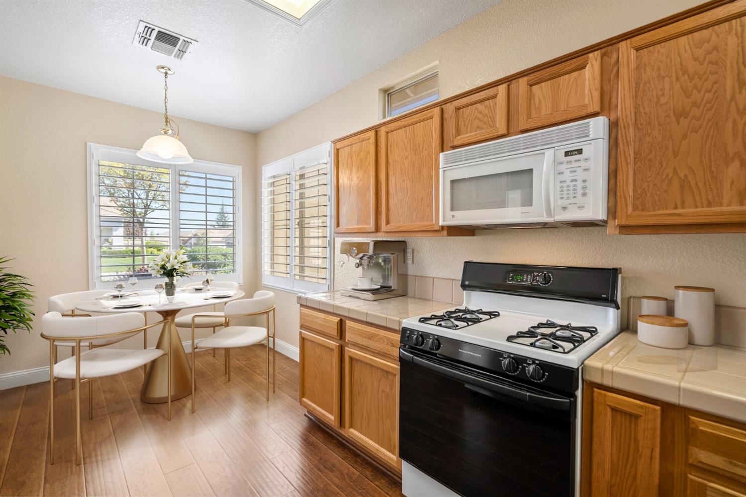 Detail Gallery Image 7 of 38 For 1635 Sweet Juliet Ln, Lincoln,  CA 95648 - 2 Beds | 2 Baths