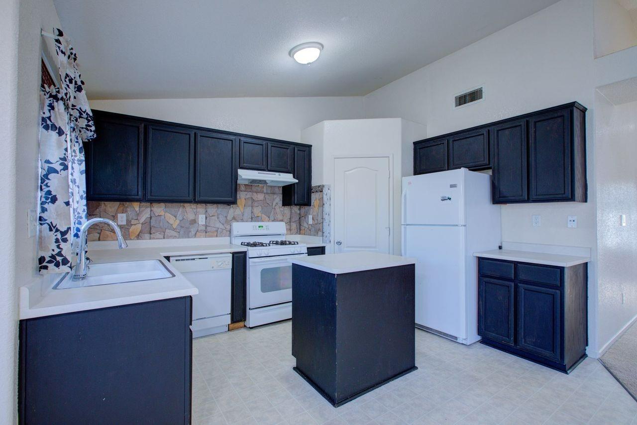 Detail Gallery Image 6 of 50 For 615 Fairmont Dr, Los Banos,  CA 93635 - 4 Beds | 2 Baths