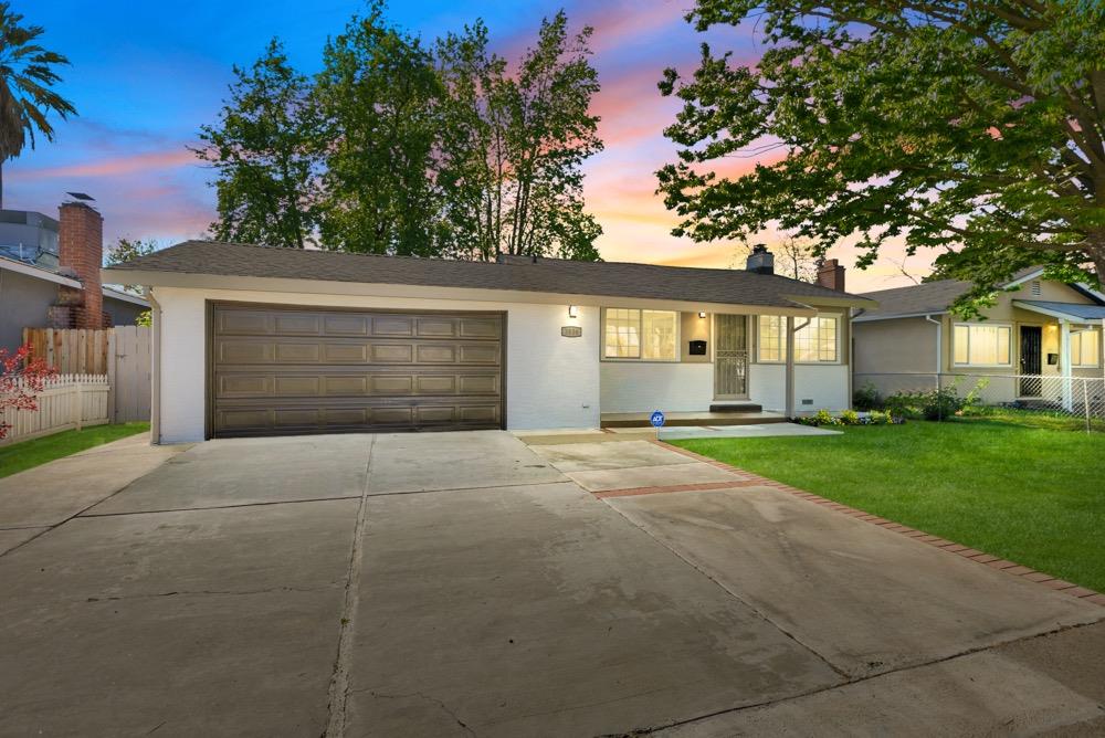 Detail Gallery Image 1 of 40 For 3836 45th St, Sacramento,  CA 95820 - 3 Beds | 2 Baths