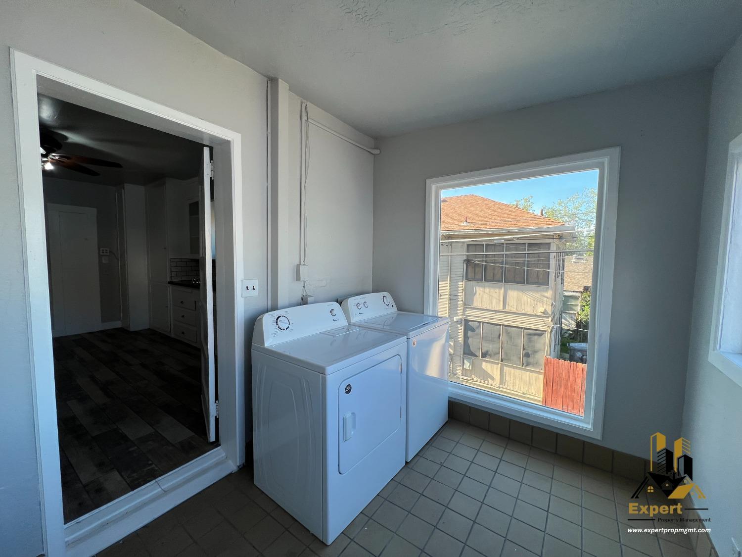 Detail Gallery Image 7 of 16 For 1914 Alhambra Blvd, Sacramento,  CA 95816 - 3 Beds | 1 Baths