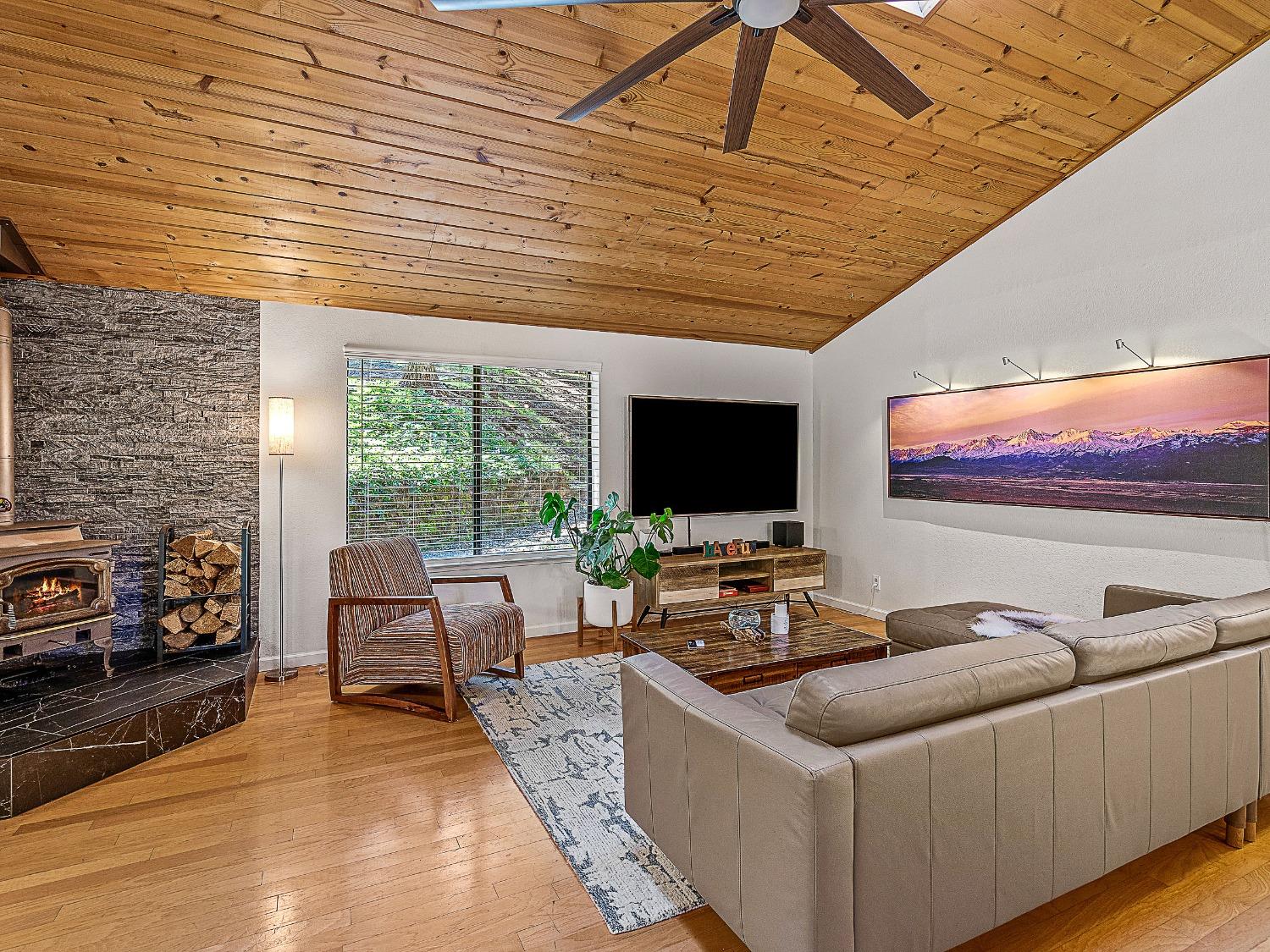 Detail Gallery Image 10 of 58 For 3928 Opal Trl, Pollock Pines,  CA 95726 - 3 Beds | 2 Baths