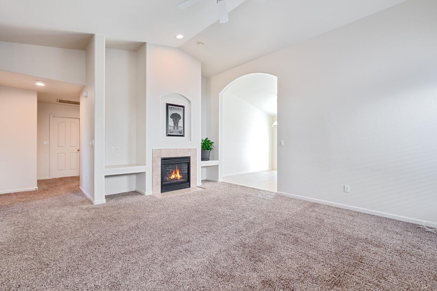 Detail Gallery Image 5 of 40 For 6320 Brento Ct, Elk Grove,  CA 95757 - 3 Beds | 2 Baths