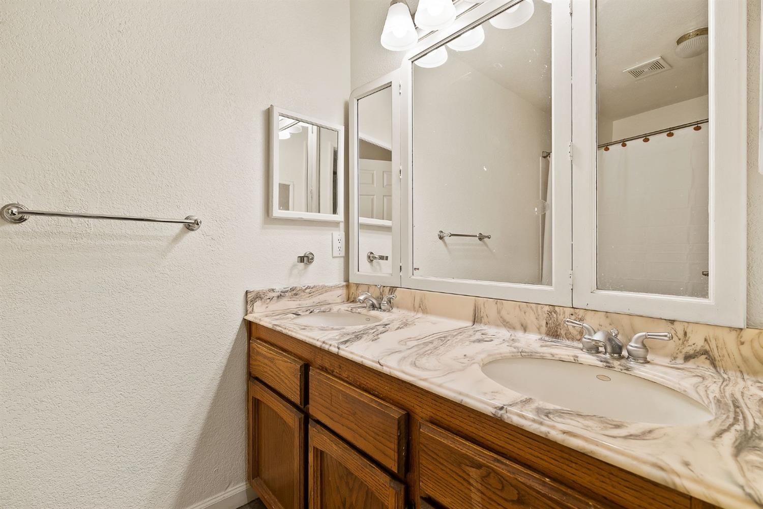Detail Gallery Image 32 of 44 For 7417 Auburn Oaks Ct #C,  Citrus Heights,  CA 95621 - 2 Beds | 2 Baths