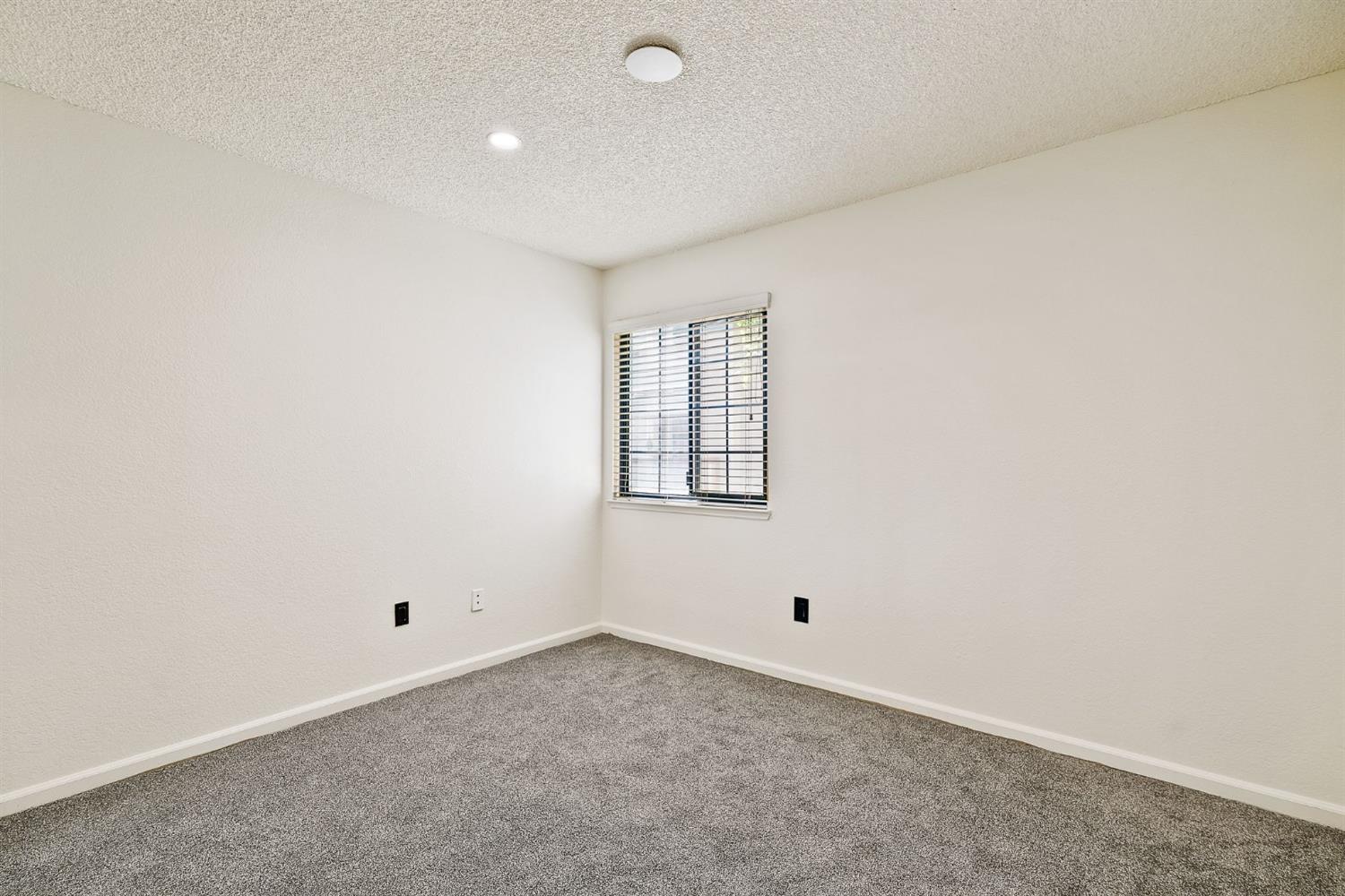 Detail Gallery Image 25 of 44 For 7417 Auburn Oaks Ct #C,  Citrus Heights,  CA 95621 - 2 Beds | 2 Baths