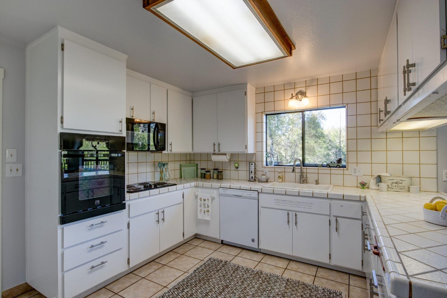 Detail Gallery Image 17 of 64 For 2890 Lazy Creek Ln, Fiddletown,  CA 95629 - 3 Beds | 1/1 Baths
