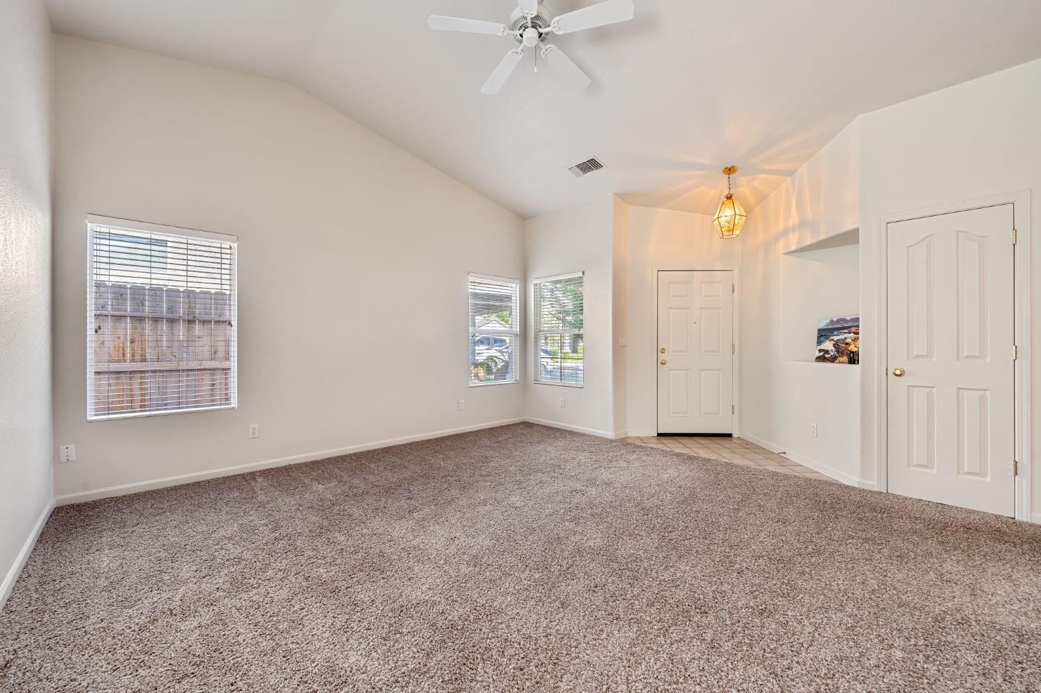 Detail Gallery Image 7 of 40 For 6320 Brento Ct, Elk Grove,  CA 95757 - 3 Beds | 2 Baths
