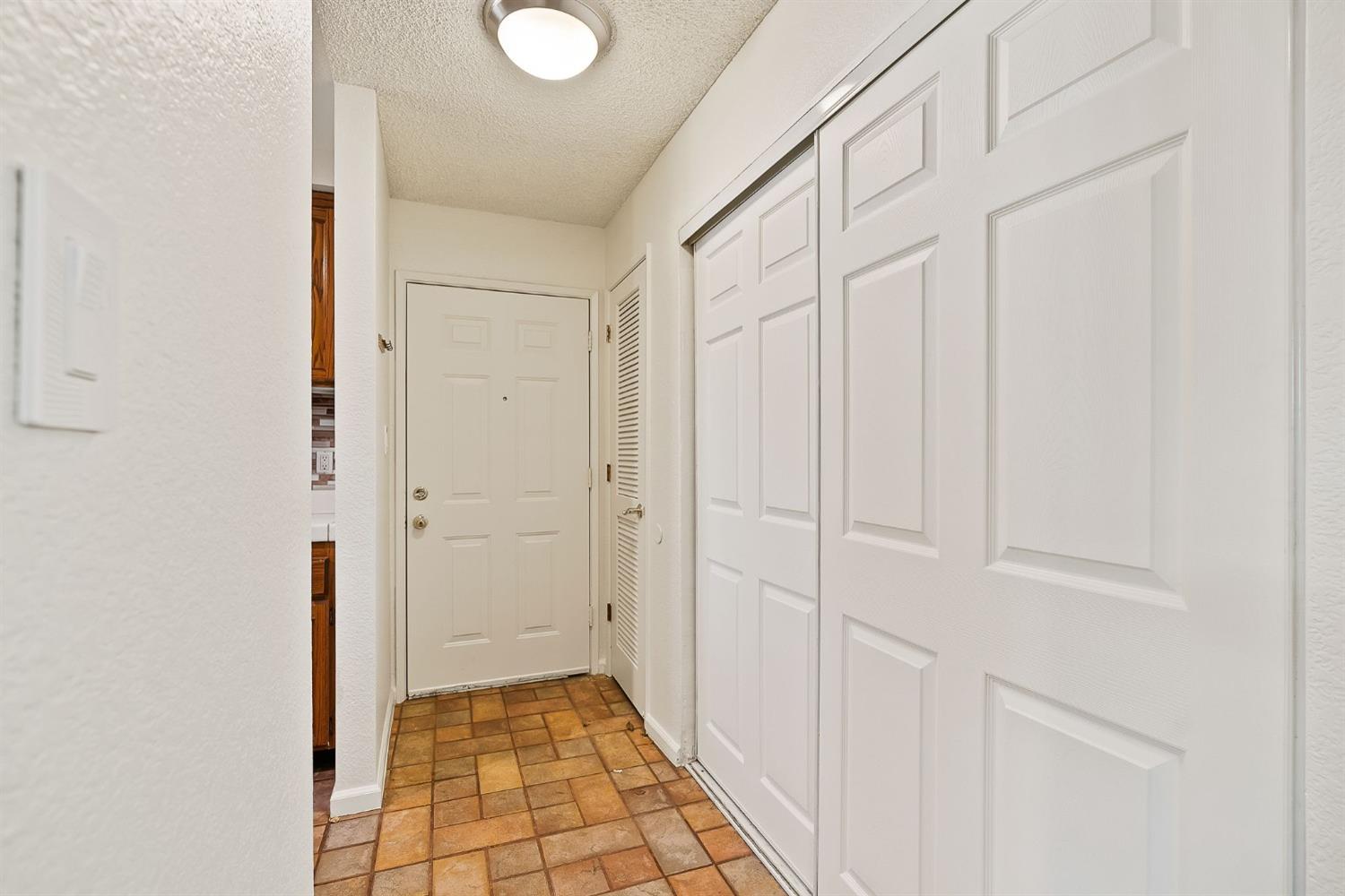 Detail Gallery Image 12 of 44 For 7417 Auburn Oaks Ct #C,  Citrus Heights,  CA 95621 - 2 Beds | 2 Baths