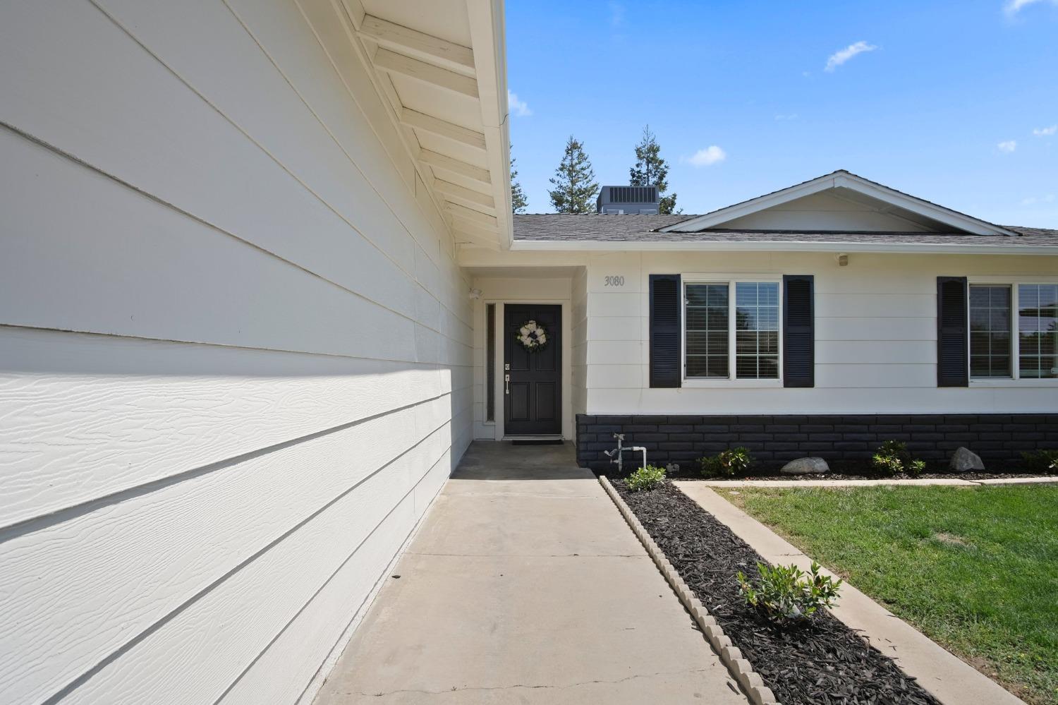 Detail Gallery Image 3 of 29 For 3080 Trinity Ct, Turlock,  CA 95382 - 3 Beds | 2 Baths