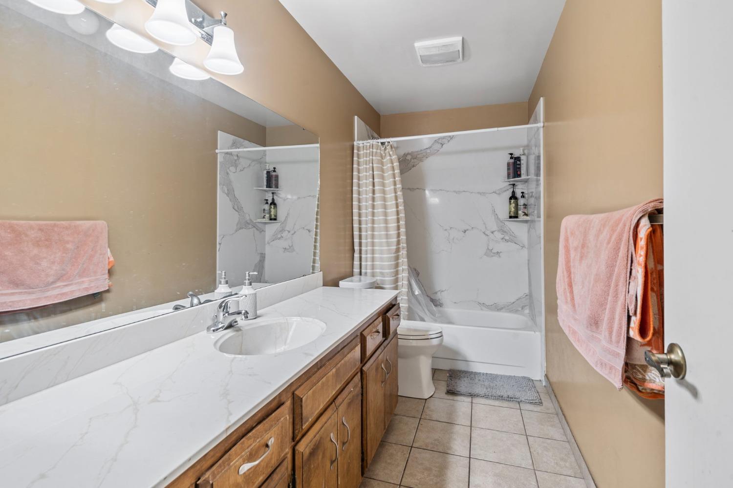 Detail Gallery Image 21 of 47 For 33 W Lancaster, Stockton,  CA 95207 - 3 Beds | 2 Baths