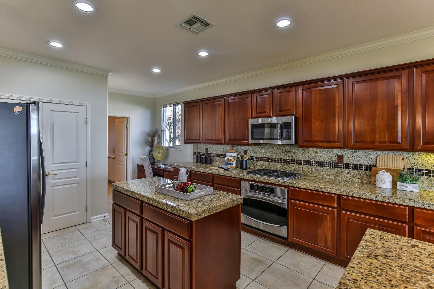 Detail Gallery Image 37 of 72 For 2301 Longspur Loop, Lincoln,  CA 95648 - 2 Beds | 2 Baths