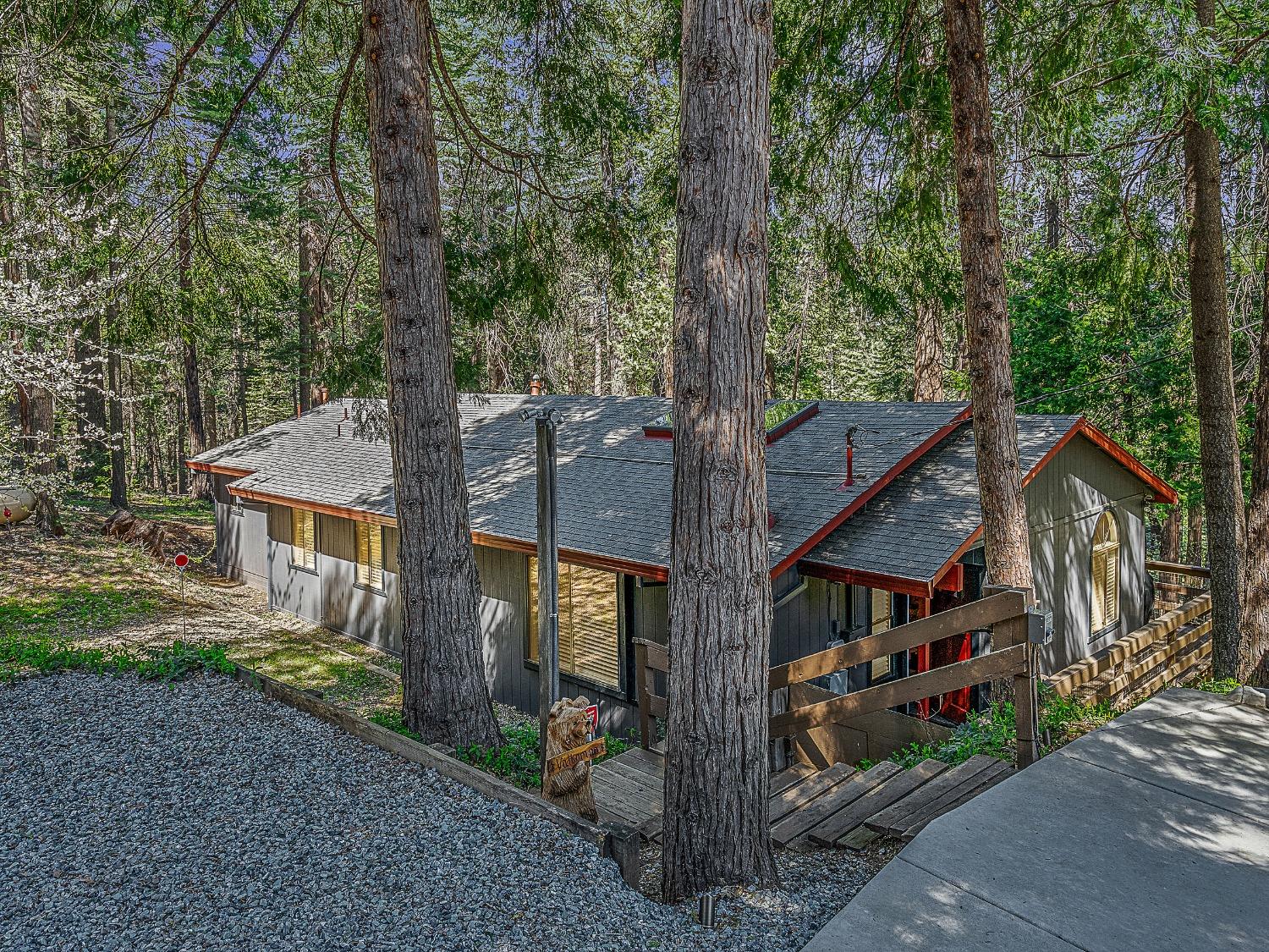 Photo of 3928 Opal Trl in Pollock Pines, CA