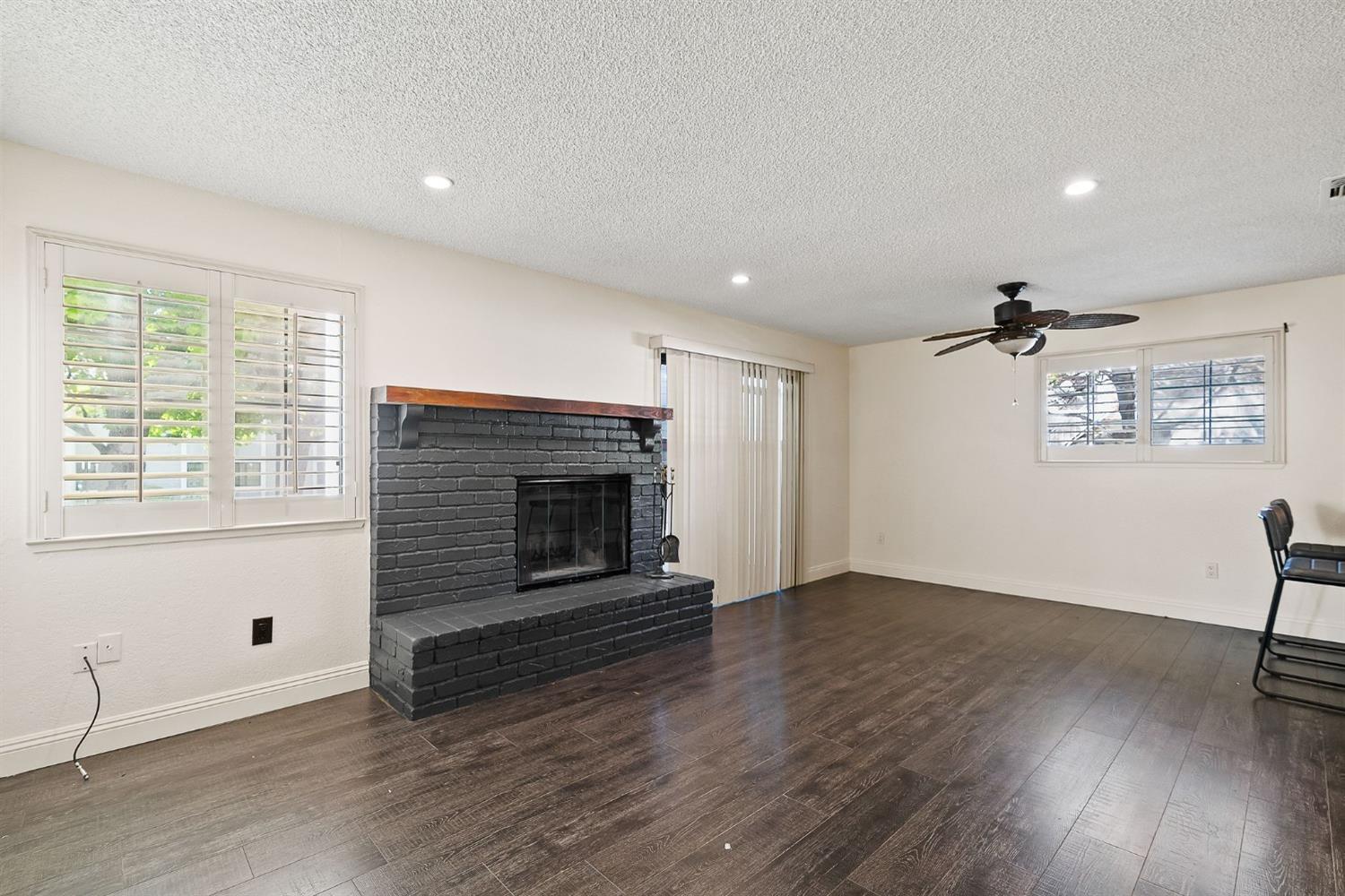 Detail Gallery Image 13 of 44 For 7417 Auburn Oaks Ct #C,  Citrus Heights,  CA 95621 - 2 Beds | 2 Baths