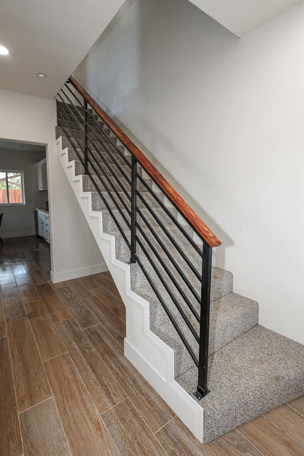 Detail Gallery Image 9 of 39 For 419 E Olive Ave, Merced,  CA 95340 - 6 Beds | 4/2 Baths