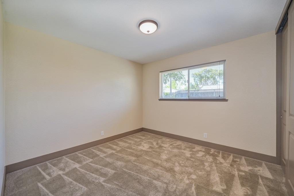 Detail Gallery Image 16 of 39 For 2532 Clearlake Way, Sacramento,  CA 95826 - 3 Beds | 2 Baths