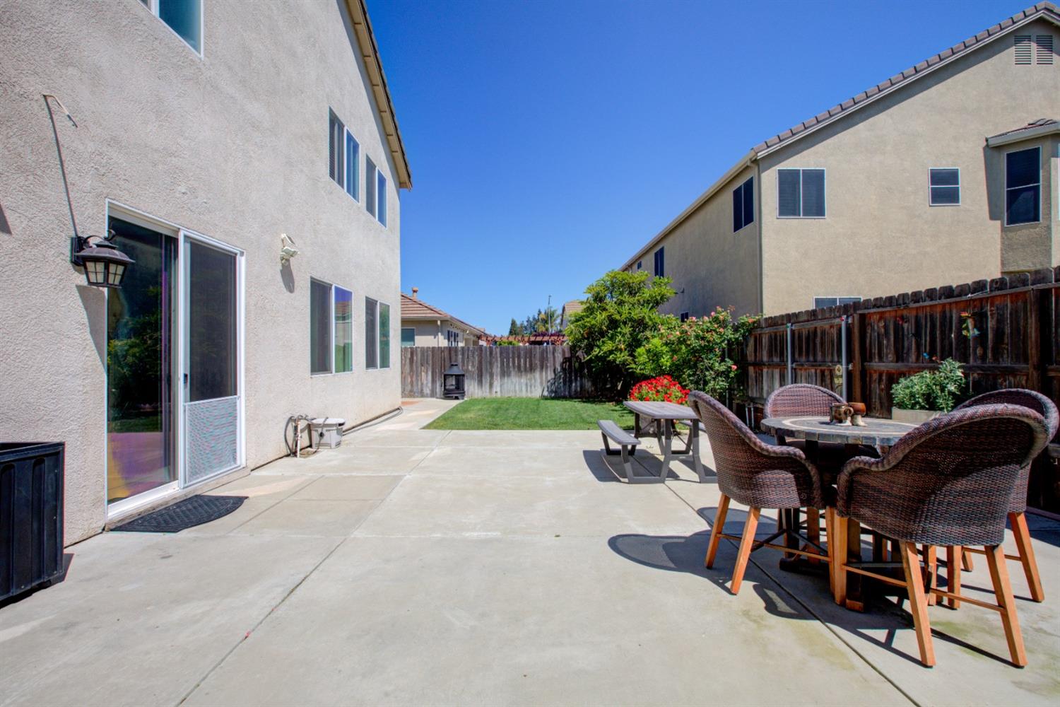 Detail Gallery Image 14 of 66 For 2228 Plumeria Pl, Manteca,  CA 95337 - 4 Beds | 2/1 Baths