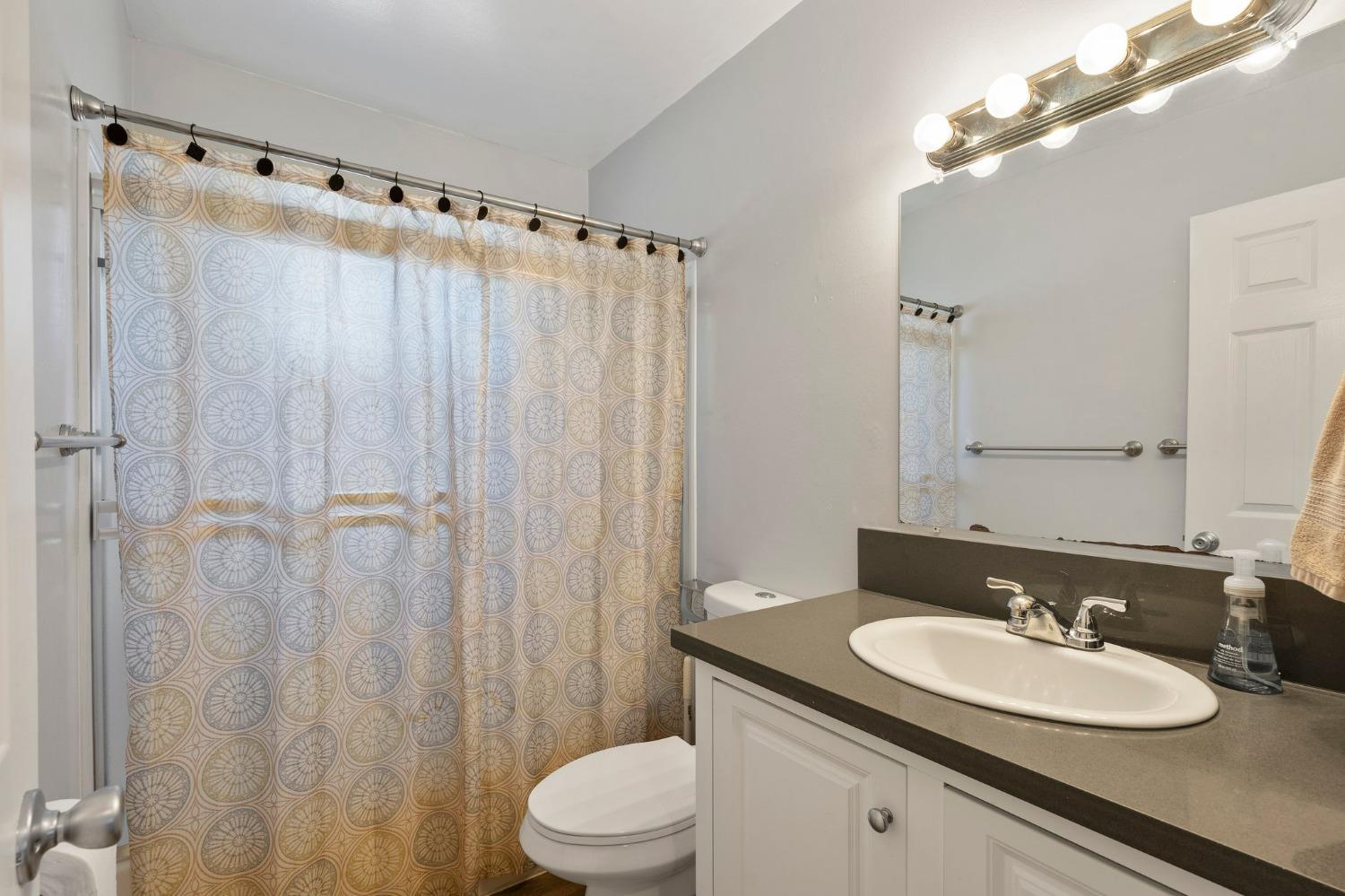 Detail Gallery Image 14 of 29 For 4134 3rd Ave, Sacramento,  CA 95817 - 2 Beds | 1 Baths