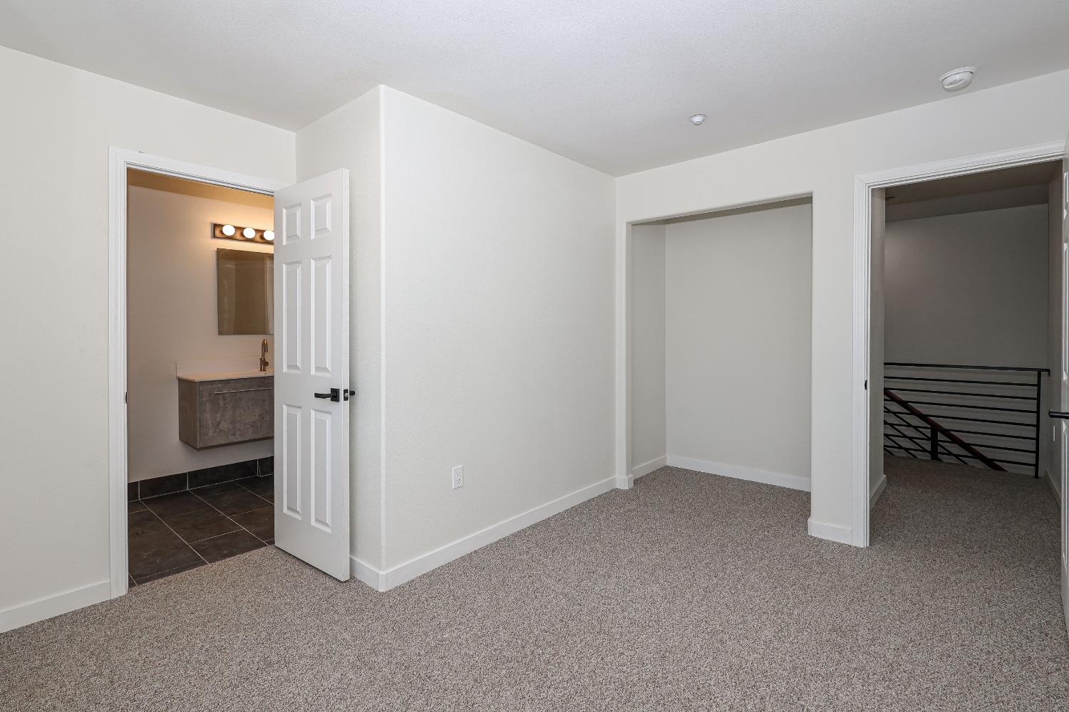 Detail Gallery Image 13 of 39 For 419 E Olive Ave, Merced,  CA 95340 - 6 Beds | 4/2 Baths