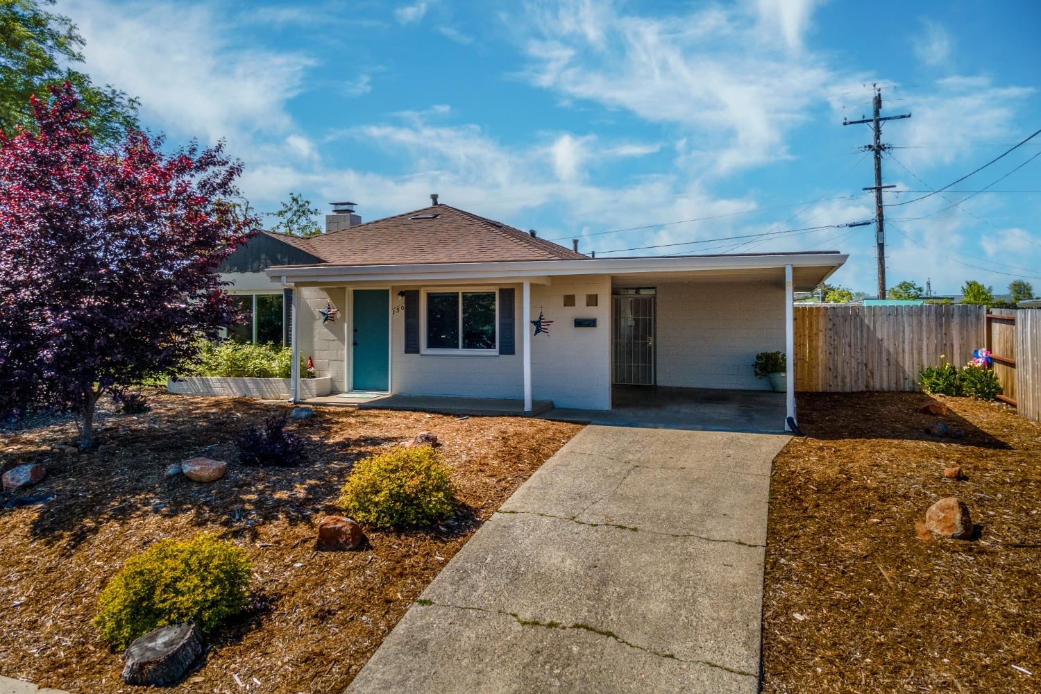 Affordability in Folsom! Welcome to this cute-as-a-button 3-bed 1-bath home in the heart of Folsom. 