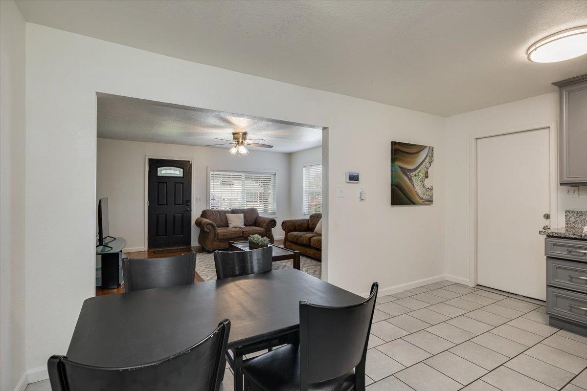 Detail Gallery Image 11 of 26 For 5541 28th St, Sacramento,  CA 95820 - 2 Beds | 1 Baths