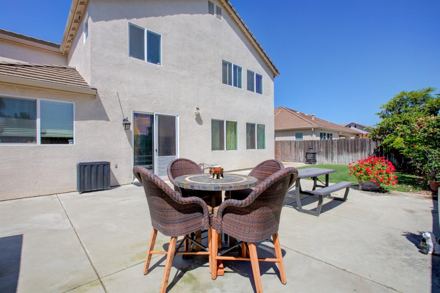 Detail Gallery Image 13 of 66 For 2228 Plumeria Pl, Manteca,  CA 95337 - 4 Beds | 2/1 Baths
