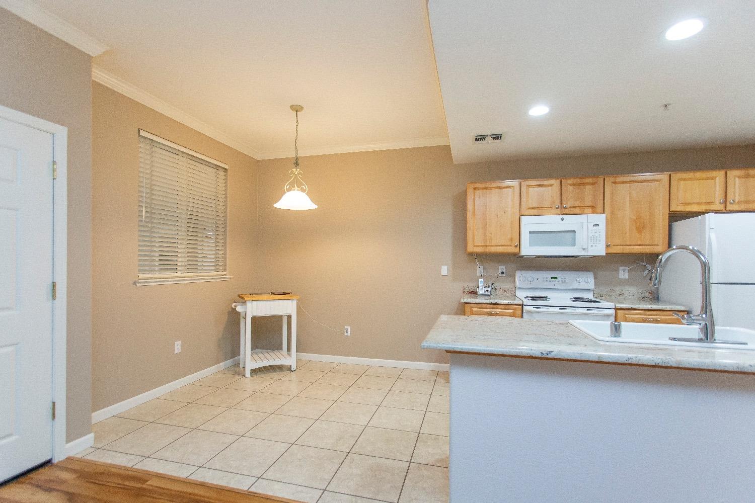 Detail Gallery Image 6 of 24 For 1360 Shady Ln #716,  Turlock,  CA 95382 - 2 Beds | 2 Baths