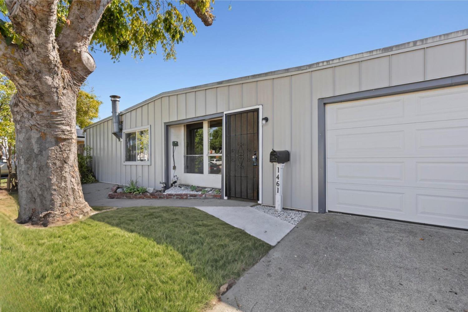 Detail Gallery Image 2 of 32 For 1461 Clark Ave, Yuba City,  CA 95991 - 4 Beds | 2 Baths