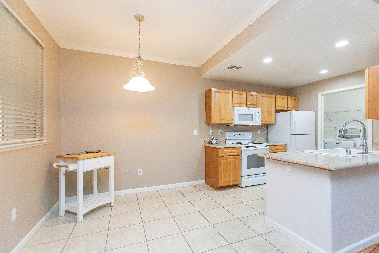 Detail Gallery Image 5 of 24 For 1360 Shady Ln #716,  Turlock,  CA 95382 - 2 Beds | 2 Baths