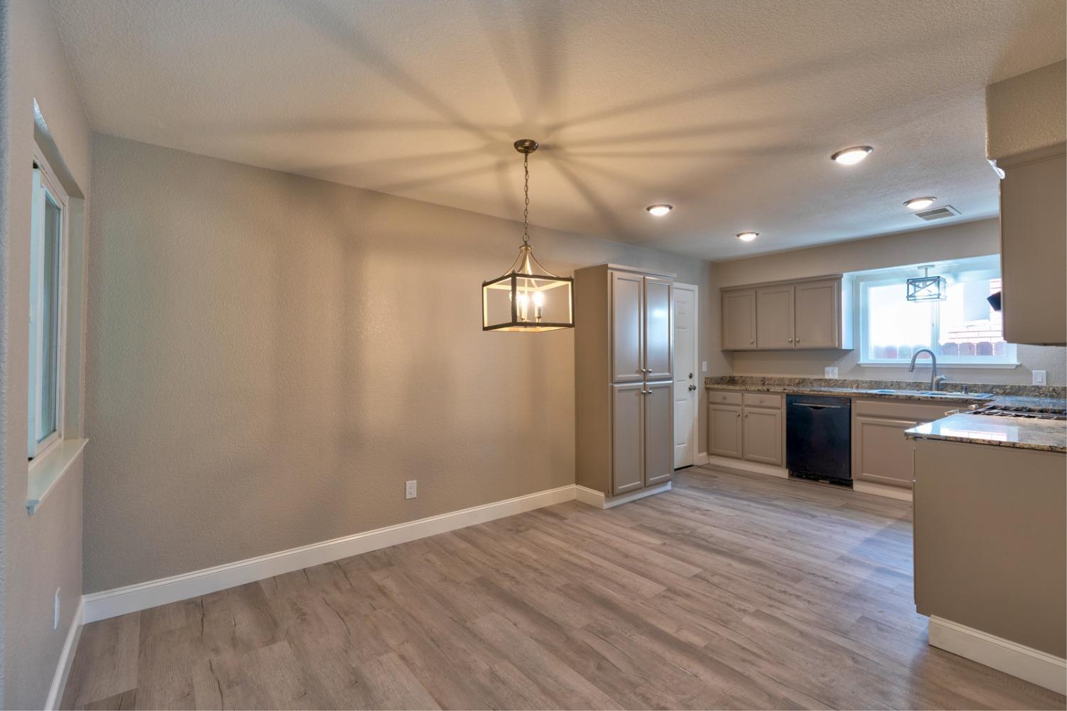 Detail Gallery Image 10 of 33 For 3012 Marie Ct, Merced,  CA 95340 - 4 Beds | 2 Baths
