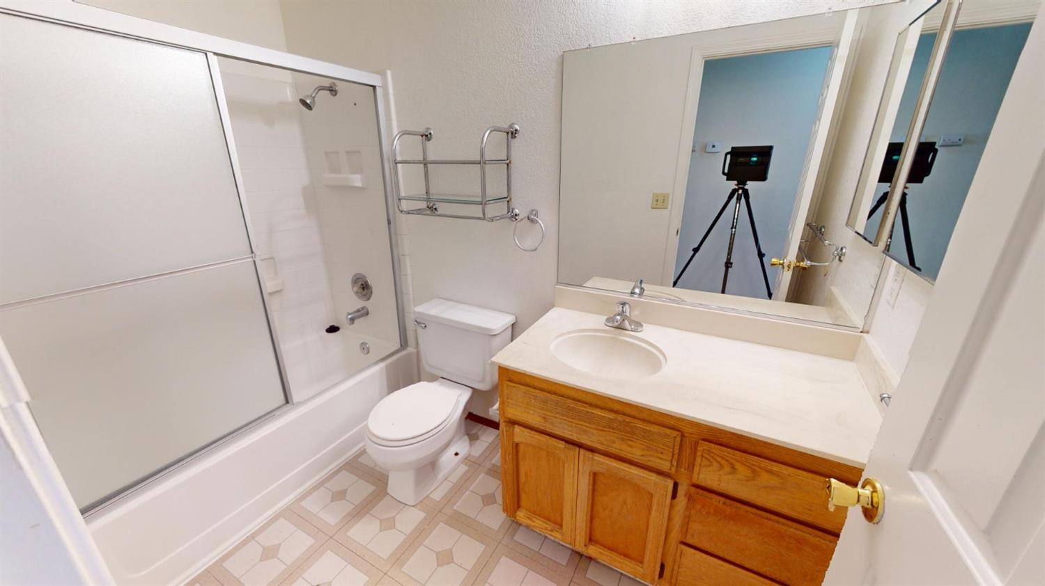Detail Gallery Image 22 of 42 For 2332 Orchard View Cir, Modesto,  CA 95355 - 3 Beds | 2 Baths